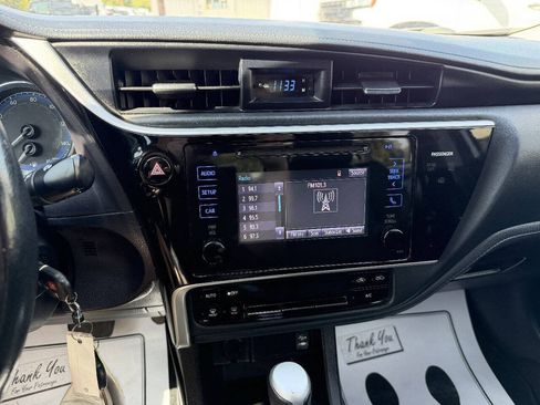 Used 2017 Toyota Corolla SE FWD image 10