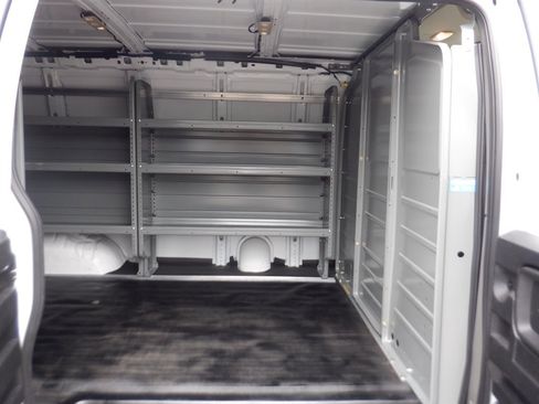 Used 2023 GMC Savana 2500 w/ Driver Convenience Package image 9