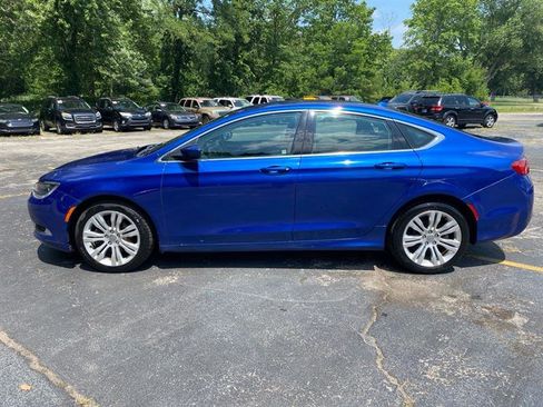 Used 2015 Chrysler 200 Limited w/ Convenience Group image 2