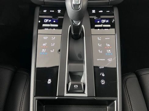 Certified 2026 Porsche Macan AWD/4WD image 26