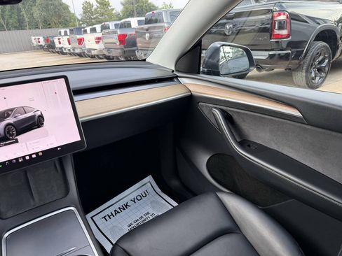 Used 2023 Tesla Model Y AWD image 21