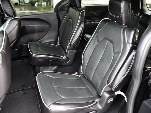 Used 2026 Chrysler Pacifica Limited w/ S Appearance Package FWD image 19