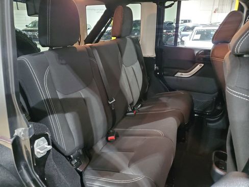 Used 2015 Jeep Wrangler Unlimited Rubicon w/ Connectivity Group image 22