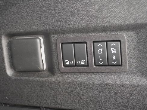 Used 2023 GMC Yukon SLT w/ SLT Premium Package RWD image 10