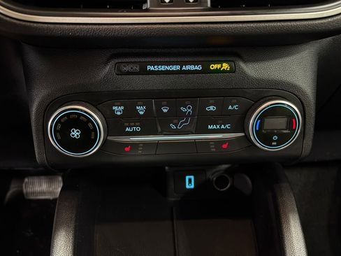 Used 2020 Ford Escape SE Sport image 29