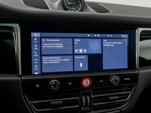 Certified 2026 Porsche Macan AWD/4WD image 25