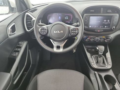 Used 2024 Kia Soul LX w/ Option Group 015 FWD image 16