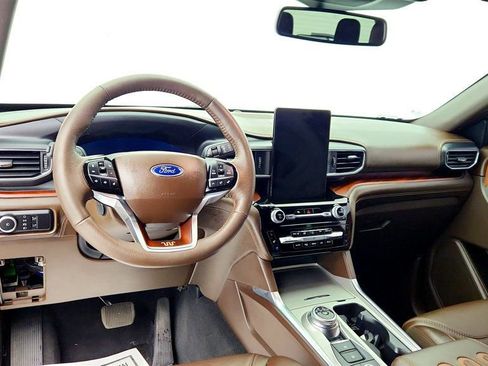 Used 2023 Ford Explorer King Ranch w/ Technology Package AWD/4WD image 13