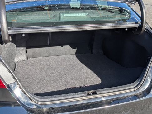 Used 2018 Toyota Camry LE image 9