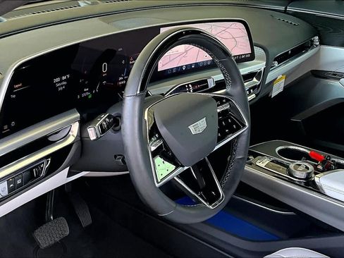 Used 2025 Cadillac Lyriq Luxury RWD image 18