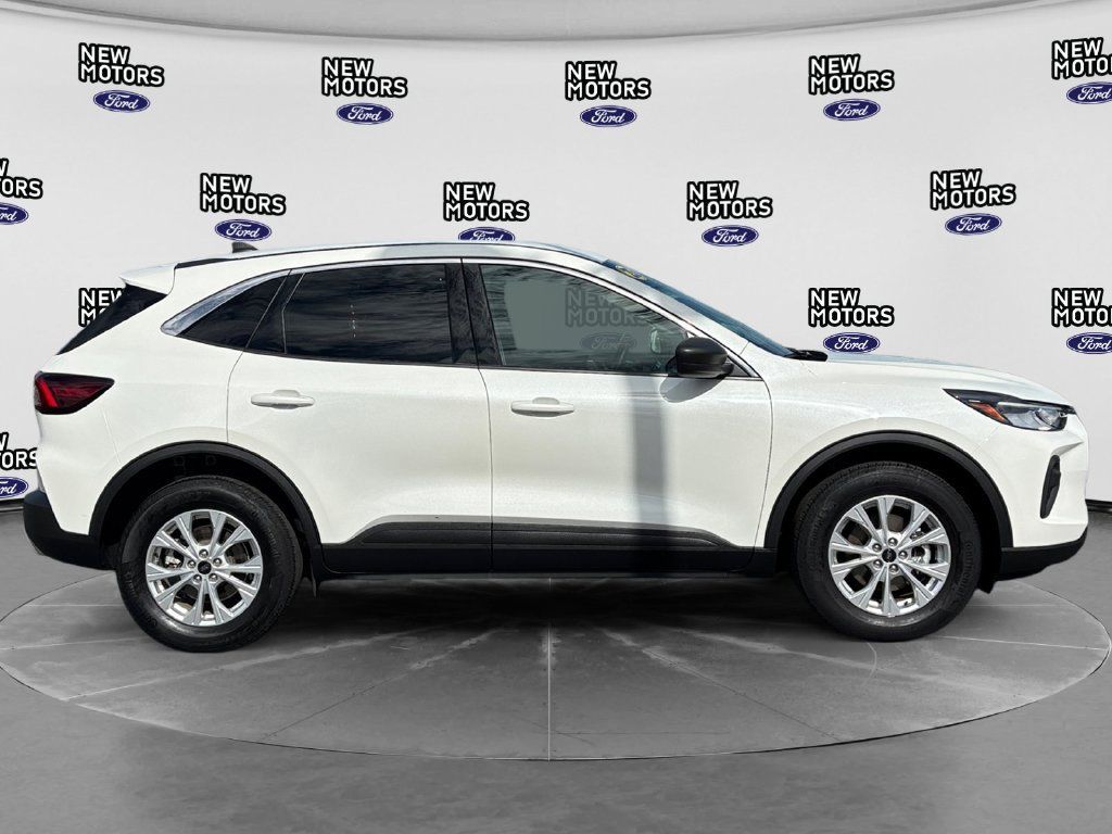 Used 2023 Ford Escape Active AWD/4WD image 7