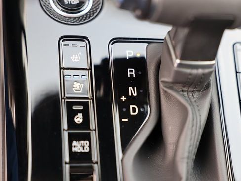 Used 2023 Kia Niro SX Touring image 31