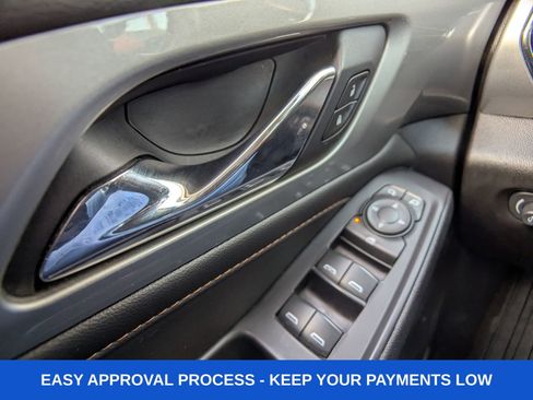 Used 2020 Chevrolet Traverse LT w/ LT Premium Package AWD/4WD image 35