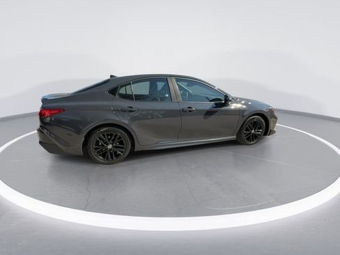 Used 2025 Toyota Camry SE image 9