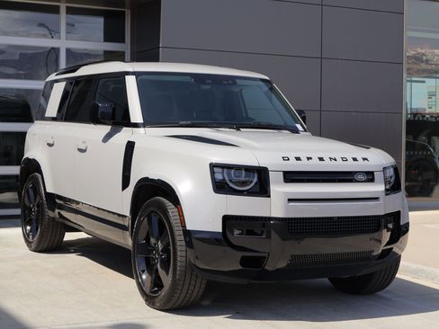 New 2026 Land Rover Defender 110 X-Dynamic SE image 3