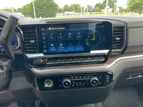 Used 2024 Chevrolet Silverado 1500 LT AWD/4WD image 8