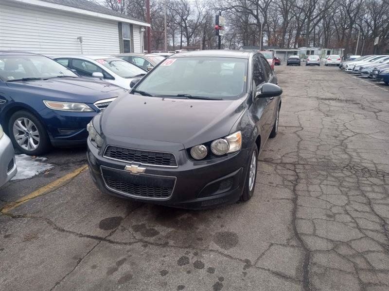 Used 2016 Chevrolet Sonic LT FWD image 1