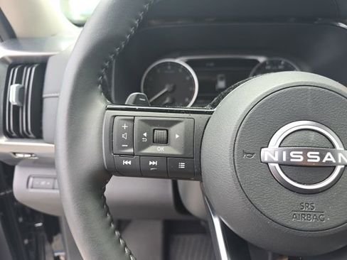 Certified 2025 Nissan Pathfinder SL FWD image 16