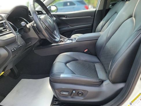 Used 2018 Toyota Camry XSE FWD image 3