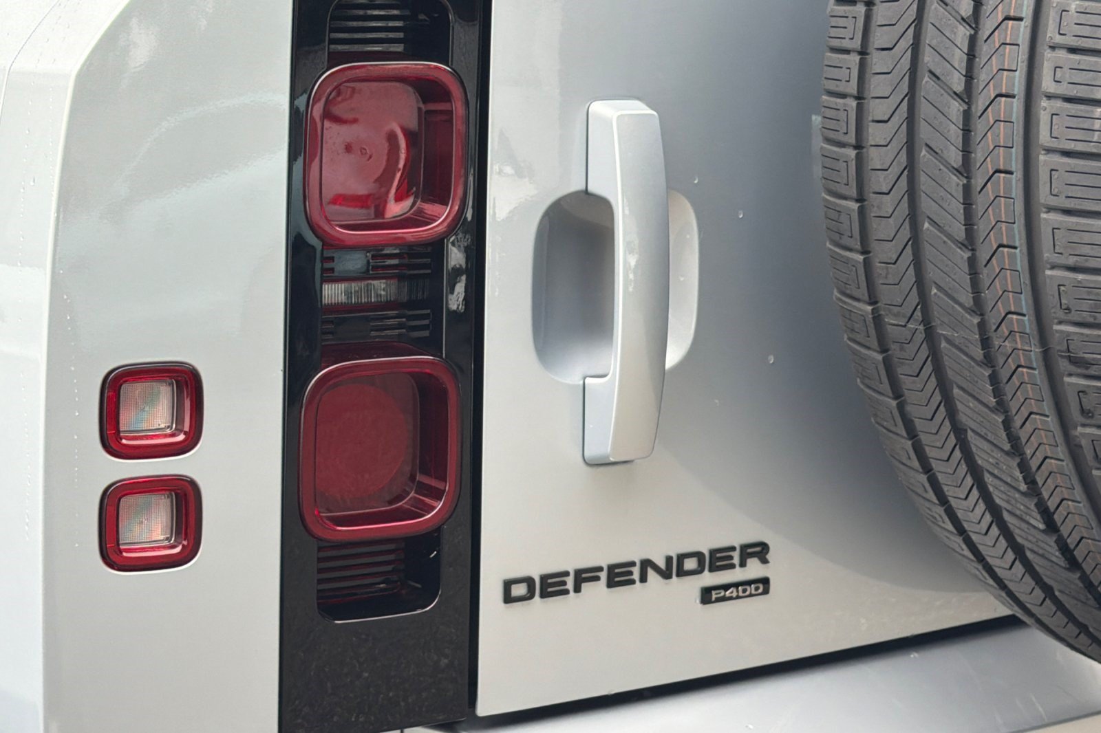 Used 2023 Land Rover Defender 110 SE AWD/4WD image 30