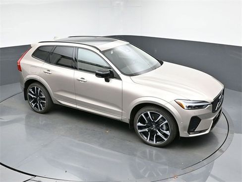 Used 2024 Volvo XC60 B5 Ultimate w/ Protection Package Premier image 45