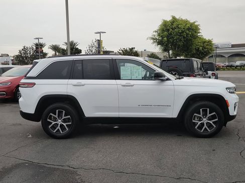 Used 2024 Jeep Grand Cherokee Limited image 33