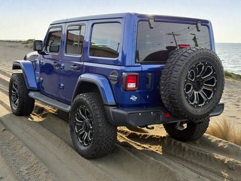 Used 2019 Jeep Wrangler Unlimited Sahara w/ Uconnect 4C Nav & Sound Group image 5