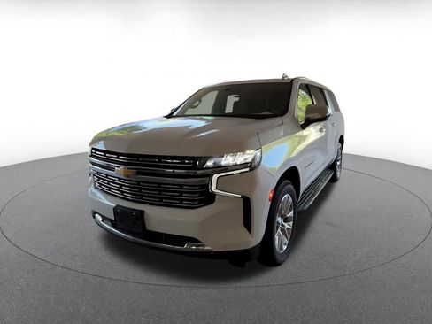 Used 2023 Chevrolet Suburban Premier RWD image 7