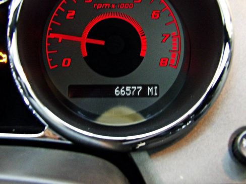 Used 2007 Pontiac Solstice Convertible w/ Premium Package RWD image 10