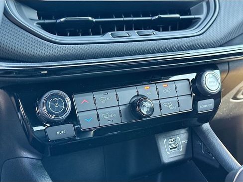 New 2026 Jeep Compass Latitude image 10