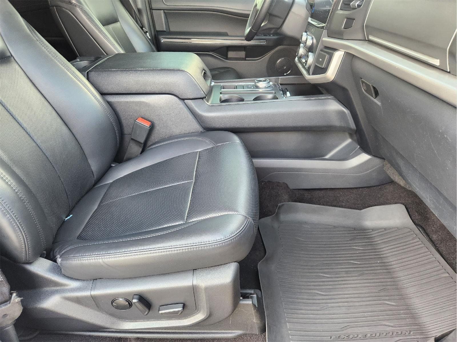 Used 2023 Ford Expedition XLT RWD image 14