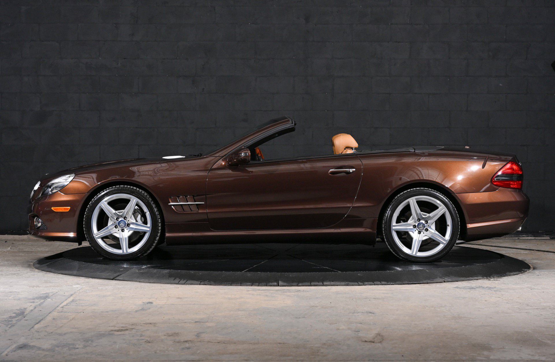 Used 2012 Mercedes-Benz SL 550 image 8