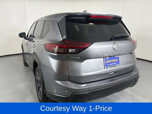 Used 2024 Nissan Rogue SV AWD/4WD image 8