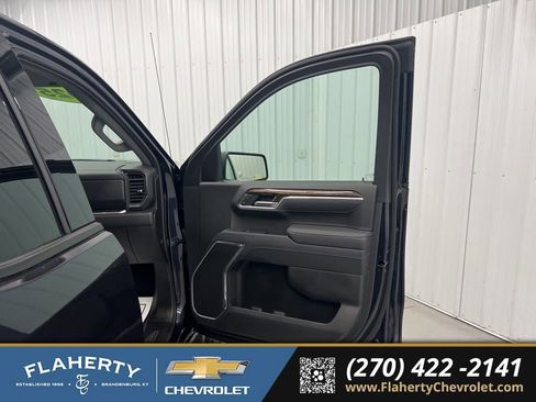 Used 2025 GMC Sierra 1500 Elevation image 14