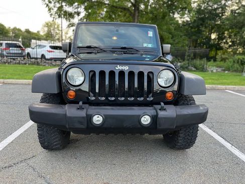 Used 2012 Jeep Wrangler Unlimited Rubicon w/ Connectivity Group AWD/4WD image 2
