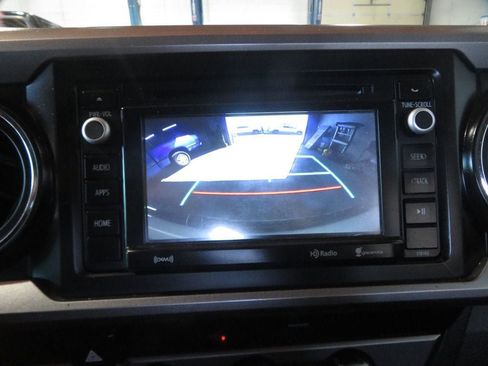 Used 2016 Toyota Tacoma SR5 w/ SR5 Appearance Package (SN) image 40