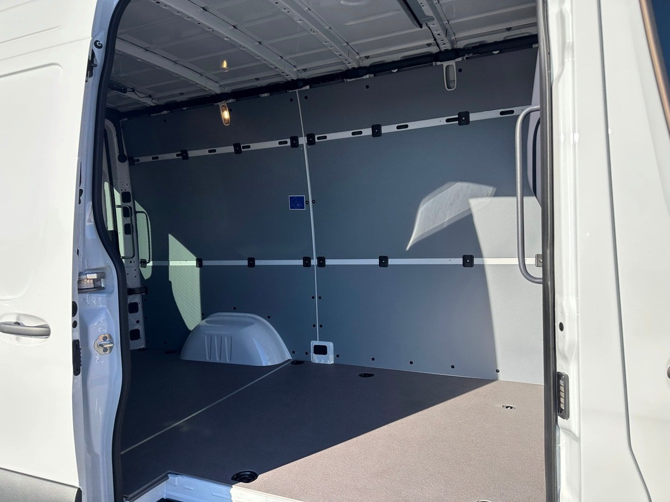Used 2025 Mercedes-Benz Sprinter 2500 image 17