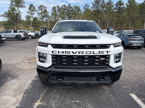 Used 2022 Chevrolet Silverado 2500 Custom w/ Custom Value Package image 2