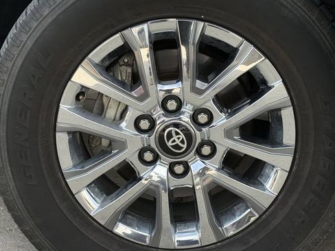 Used 2024 Toyota Tacoma Limited w/ Limited Package (LT) image 9