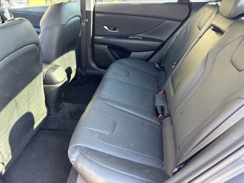 Used 2023 Hyundai Elantra Limited w/ Preferred Accessory Package image 4