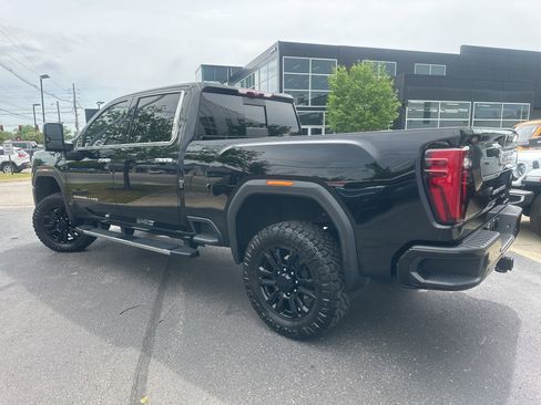Used 2025 GMC Sierra 3500 Denali w/ Denali Reserve Package AWD/4WD image 2