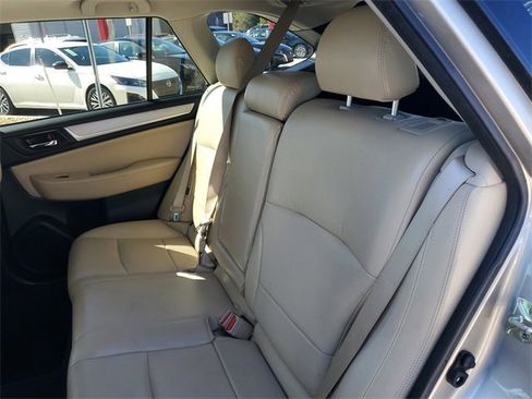 Used 2017 Subaru Outback 2.5i Premium image 13