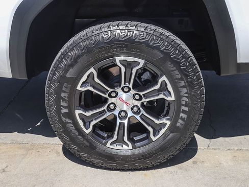 Used 2024 GMC Canyon AT4 AWD/4WD image 12