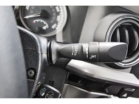 Used 2016 Toyota Tacoma SR5 image 21