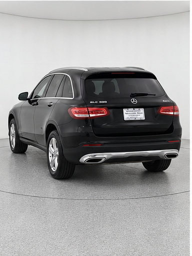 Used 2018 Mercedes-Benz GLC 300 4MATIC image 3