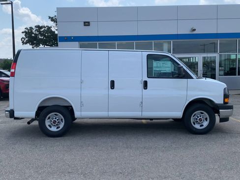 New 2025 GMC Savana 2500 w/ Driver Convenience Package image 33