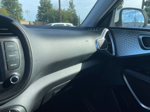 Used 2025 Kia Soul LX w/ LX Technology Package image 30