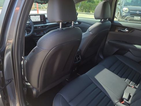 Used 2023 Kia Forte GT-Line w/ GT-Line Premium Package FWD image 9