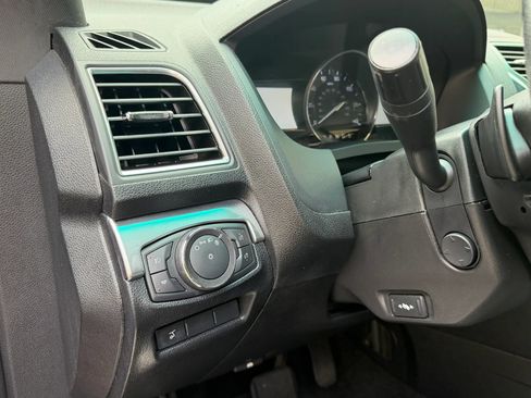 Used 2017 Ford Explorer Limited FWD image 27