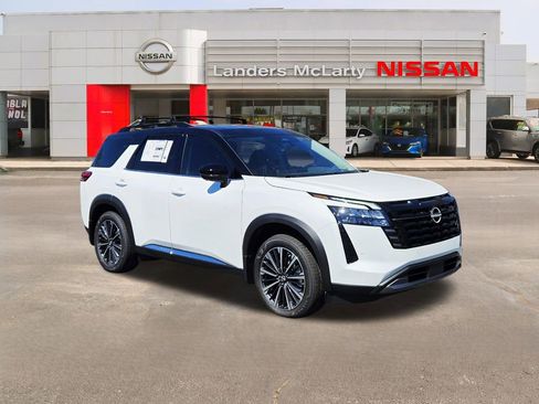 New 2026 Nissan Pathfinder Platinum FWD image 1